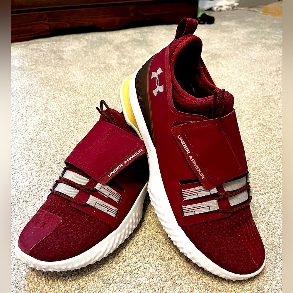 Under Armour Maroon Tennis Shoe